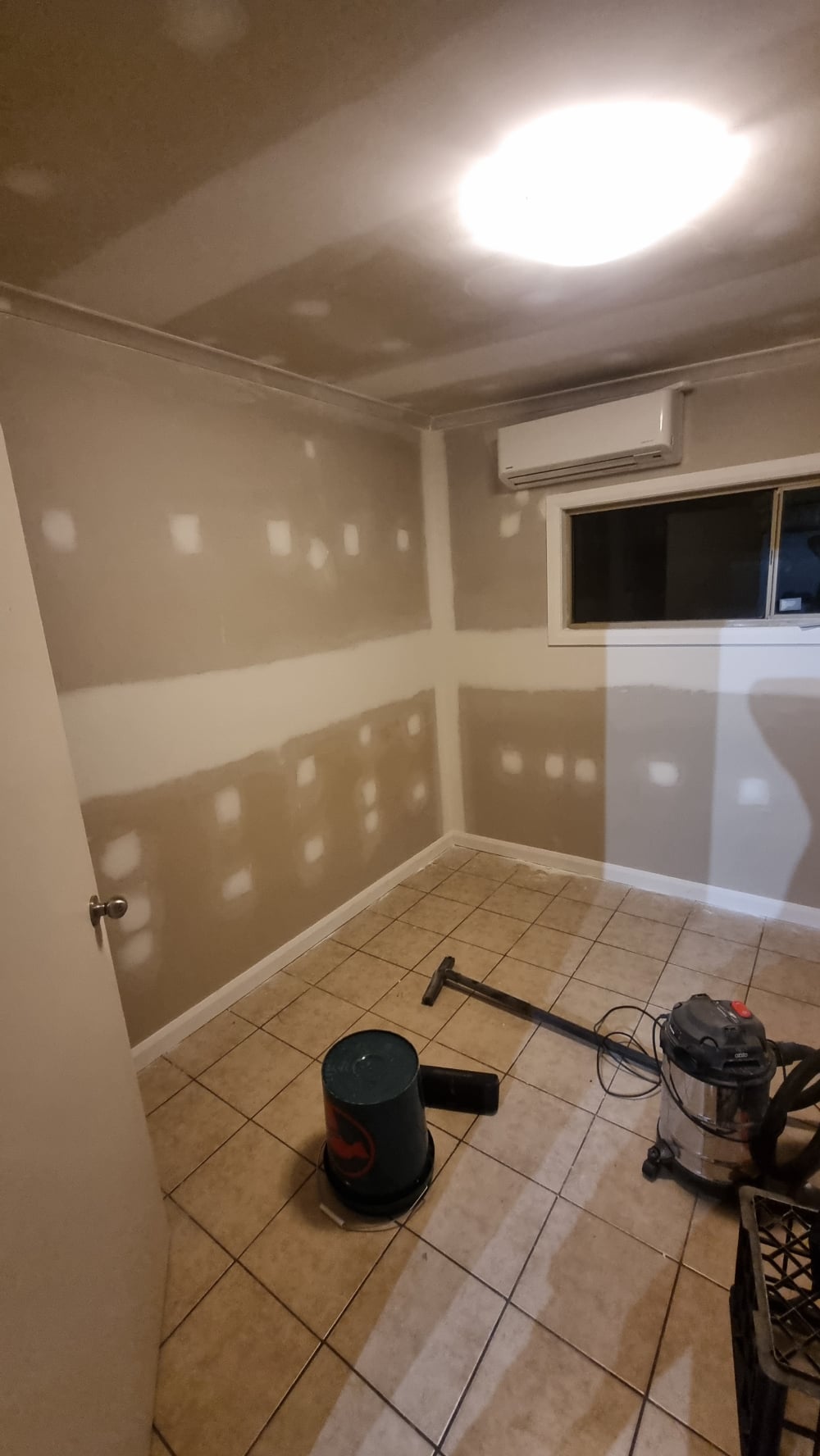 Full bedroom sheeting and plastering canberra